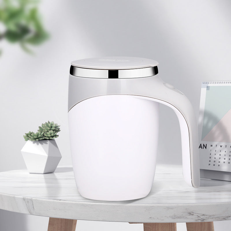 オートスター 自動マグ — 熱いドリンクもそのまま注げて、ボタンでクルクル簡単まぜ!